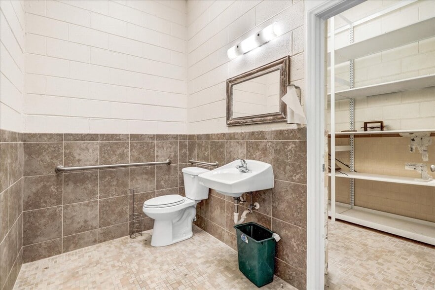 More Photos Of 501 E Market St, Smithfield Storefront For Lease