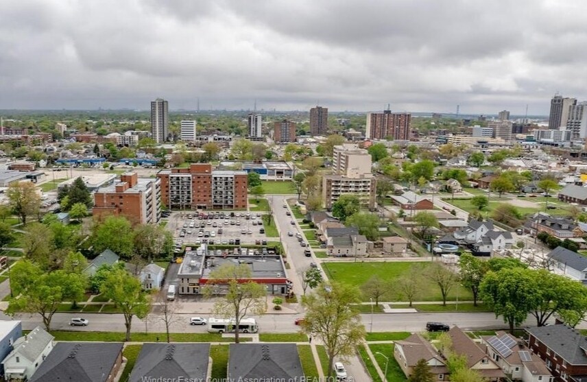 More Photos Of 857 Howard Av, Windsor Auto Repair For Sale