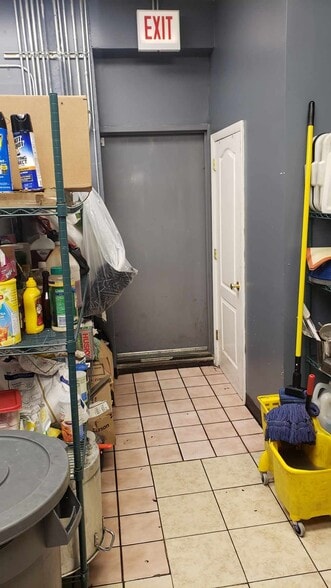 More Photos Of 2251-2259 W Taylor St, Chicago Restaurant For Lease