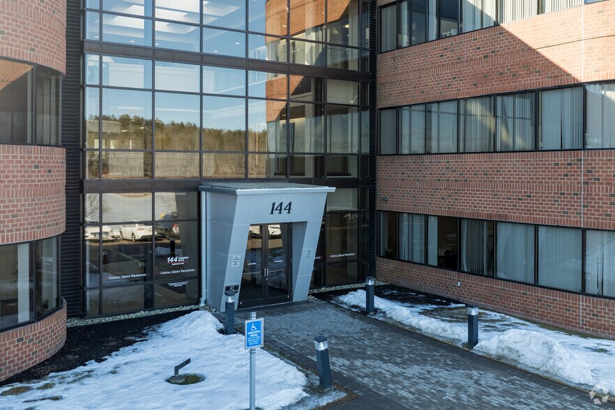 More Photos Of 144 Turnpike Rd, Southborough Office For Lease