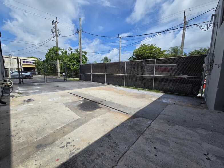 More Photos Of 224 NW 1st Ave, Hallandale Beach Service For Sale