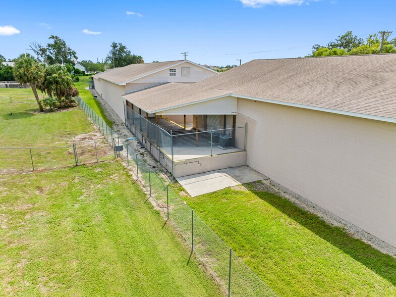 More Photos Of 9610 Harney Rd, Thonotosassa Warehouse For Sale