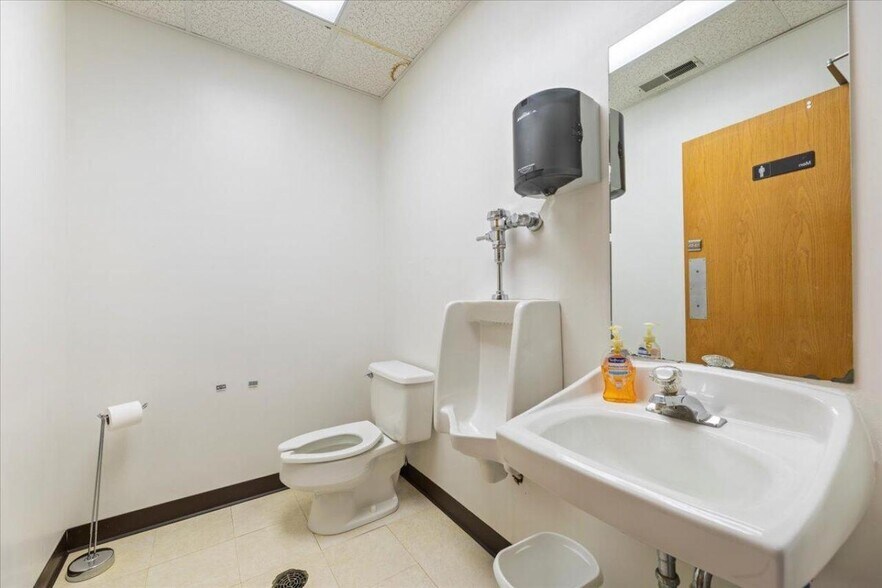 More Photos Of 100 E Broadway St, Council Bluffs Office For Sale