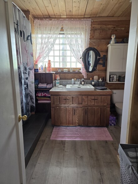 More Photos Of 1080 Stack Valley Rd, Cariboo Hotel For Sale