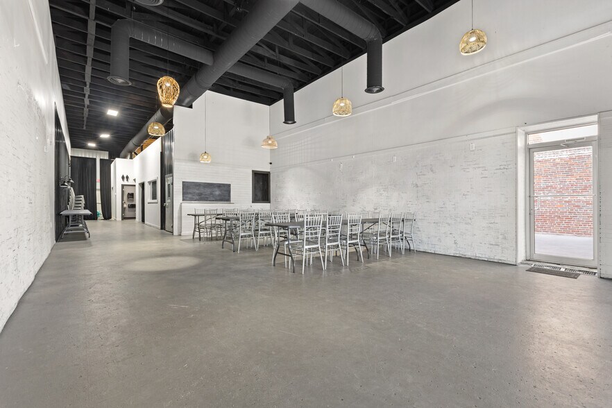 More Photos Of 218 N Main St, Beaver Dam General Retail For Sale