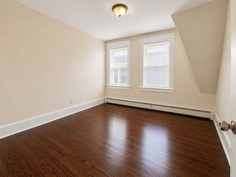 More Photos Of 40 Vine St, Bridgeport Multifamily For Sale