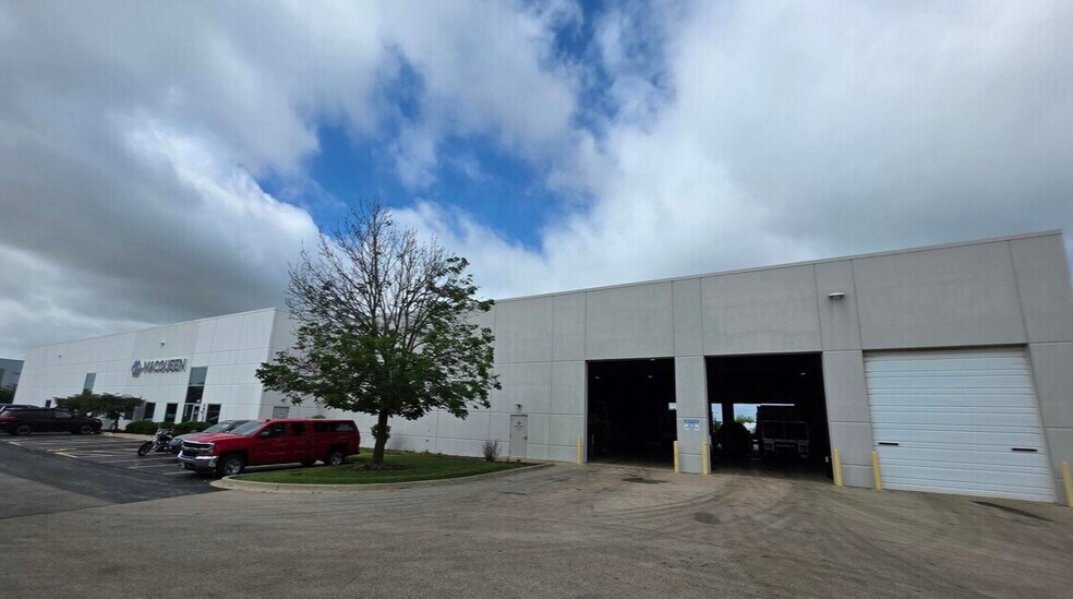 More Photos Of 490 Heartland Dr, Sugar Grove Warehouse For Lease