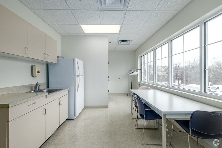 More Photos Of 6020 Meadowridge Center Dr, Elkridge Medical For Lease