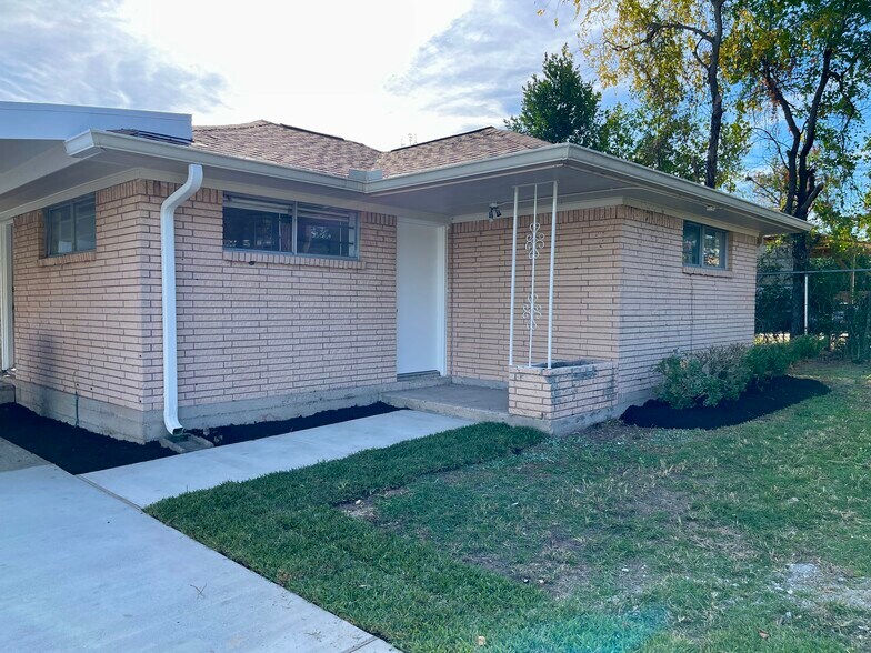 More Photos Of 14236 Gainesville St, Houston Warehouse For Sale