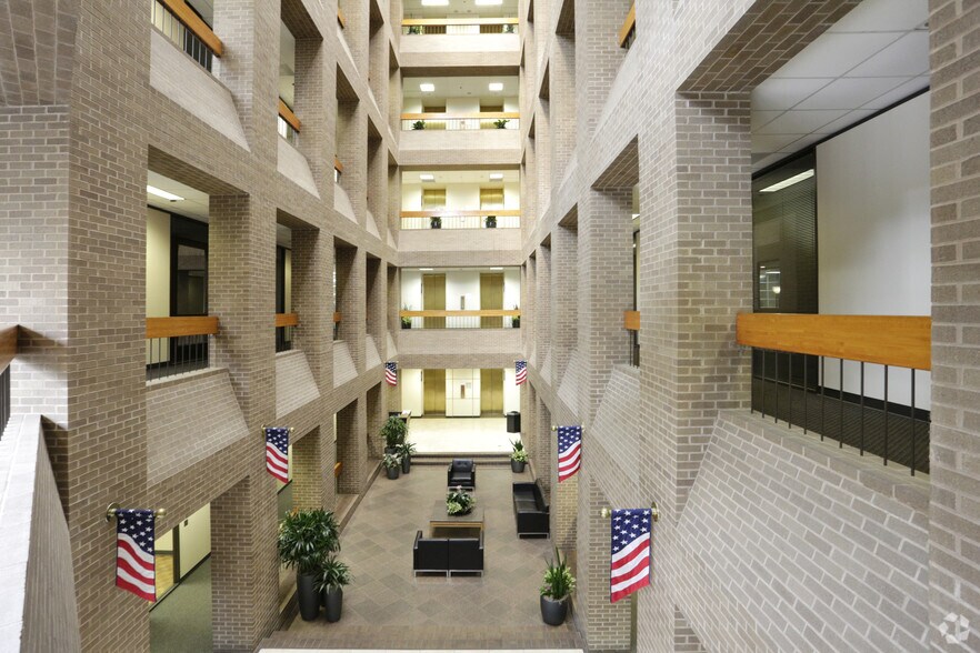 More Photos Of 5100 Westheimer Rd, Houston Office For Lease