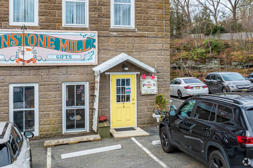 More Photos Of 21 Paterson, Midland Park General Retail For Sale