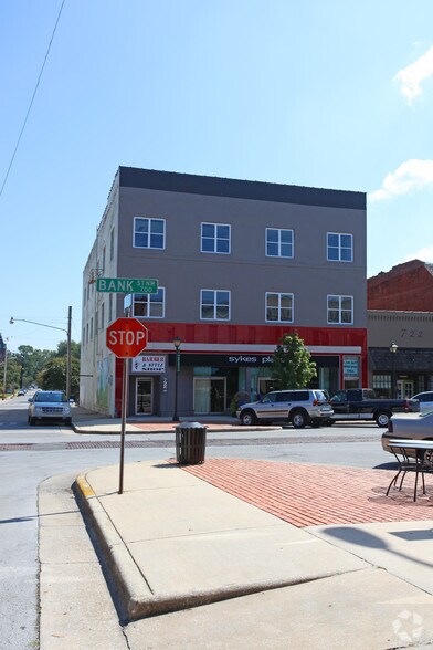 More Photos Of 726 Bank St NE, Decatur Storefront Retail Office For Lease