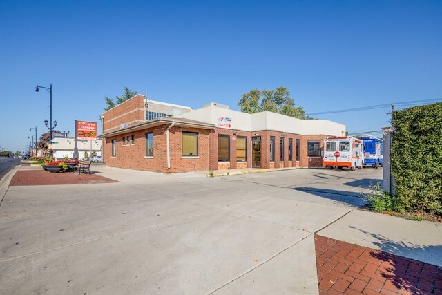 More Photos Of 7417 Roosevelt Rd, Forest Park Showroom For Sale