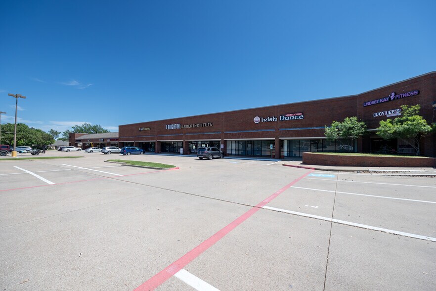 More Photos Of 109-189 W Harwood Rd, Hurst Unknown For Lease