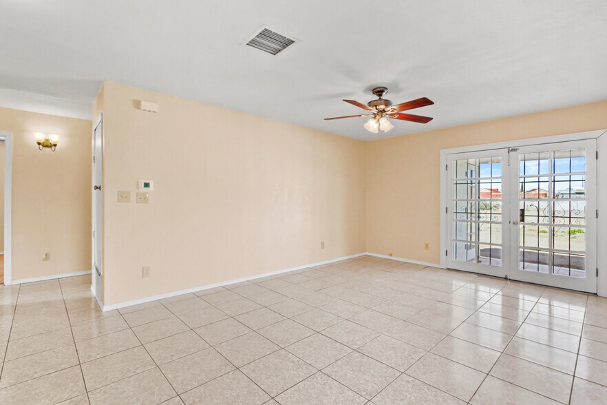 More Photos Of 5200 Doniphan Dr, El Paso Bar For Sale