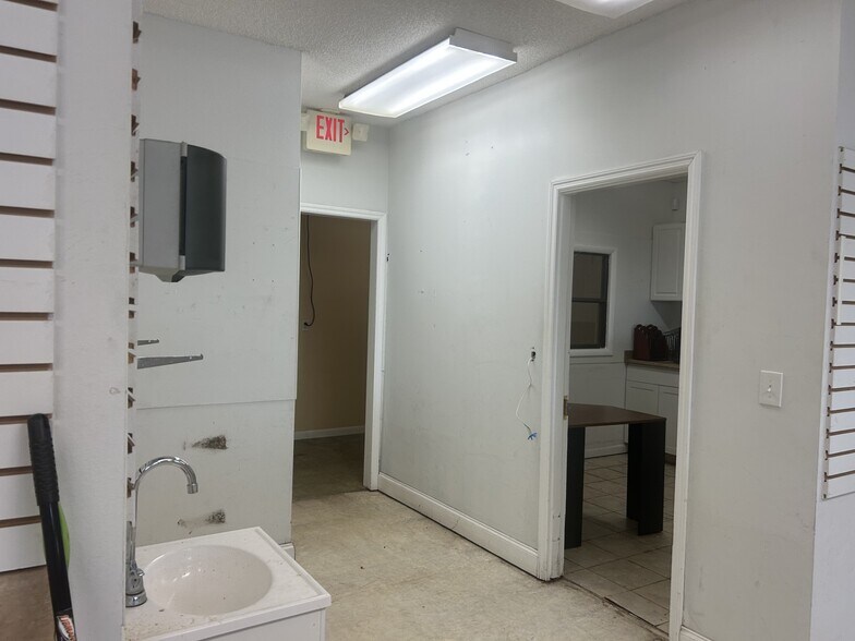 More Photos Of 815 S Moody Rd, Palatka Office For Lease