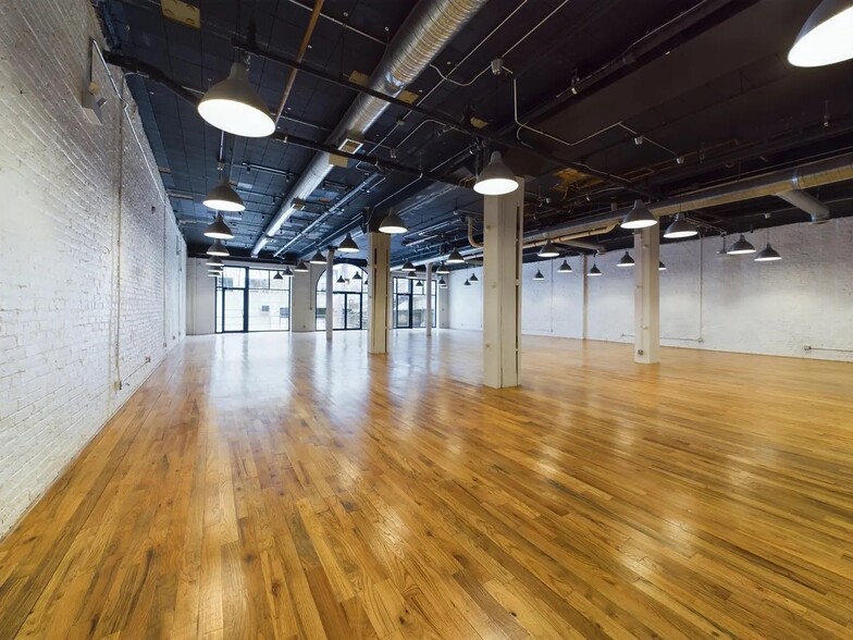 More Photos Of 27 E Illinois St, Chicago Office For Lease