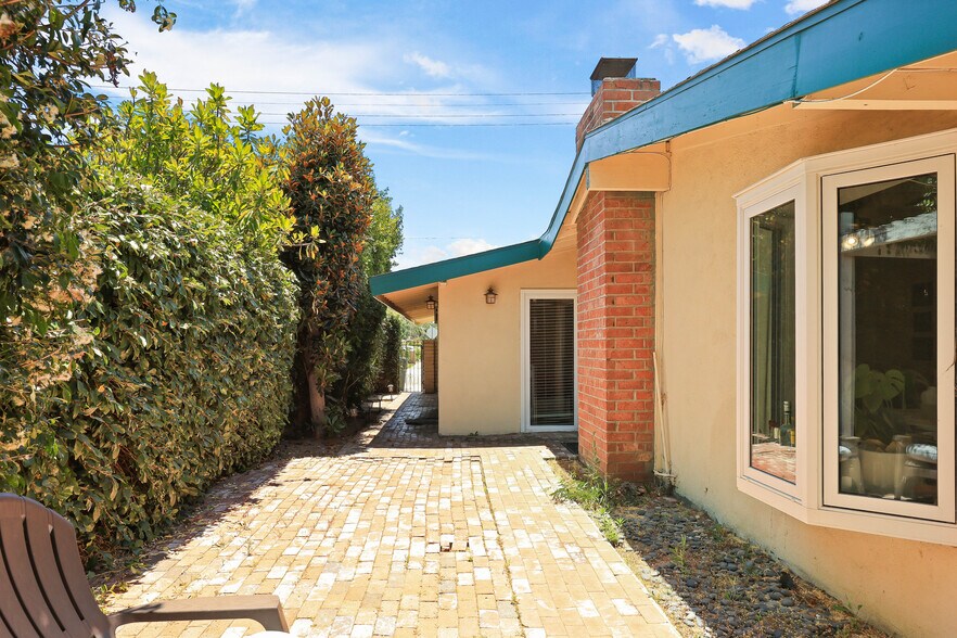 More Photos Of 1139 W Sycamore Ave, Orange Multifamily For Sale