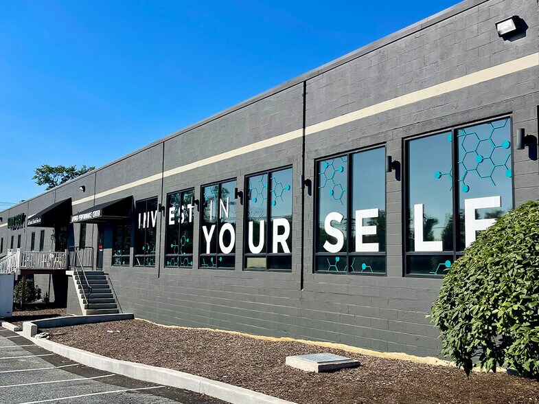 More Photos Of 15 W Aylesbury Rd, Timonium Light Manufacturing For Lease