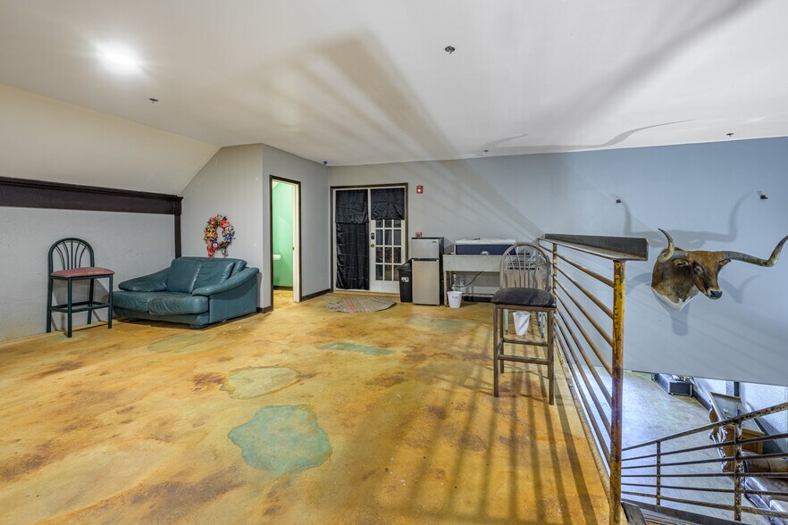 More Photos Of 523 Walnut St, Columbus Storefront Retail Office For Sale