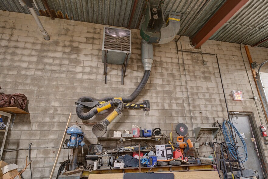 More Photos Of 114 Easton Rd, Brantford Industrial For Sale