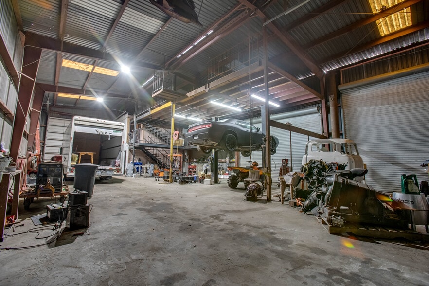 More Photos Of 113 Pin Oak Dr, Highlands Contractor Storage Yard For Sale