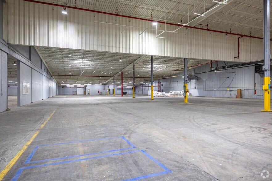 More Photos Of 2101 Kennedy Rd, Janesville Light Manufacturing For Lease
