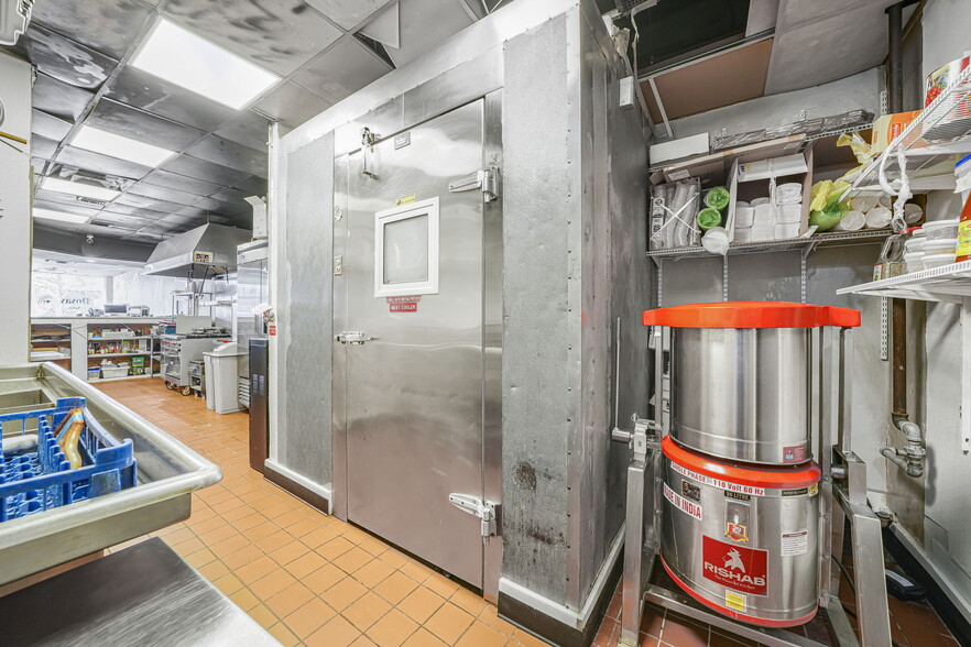 More Photos Of 72-76 Market St, Clifton Restaurant For Sale