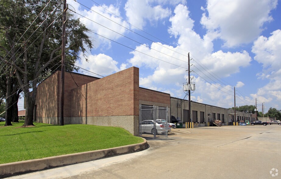 More Photos Of 13003 Southwest Fwy, Stafford Unknown For Lease