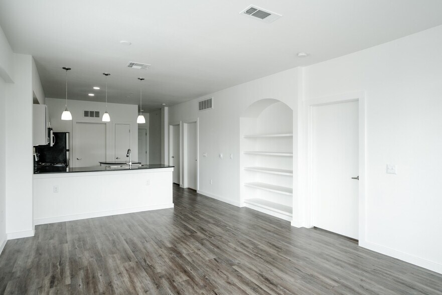 More Photos Of 127 E Riverside Dr, Austin Apartments For Lease