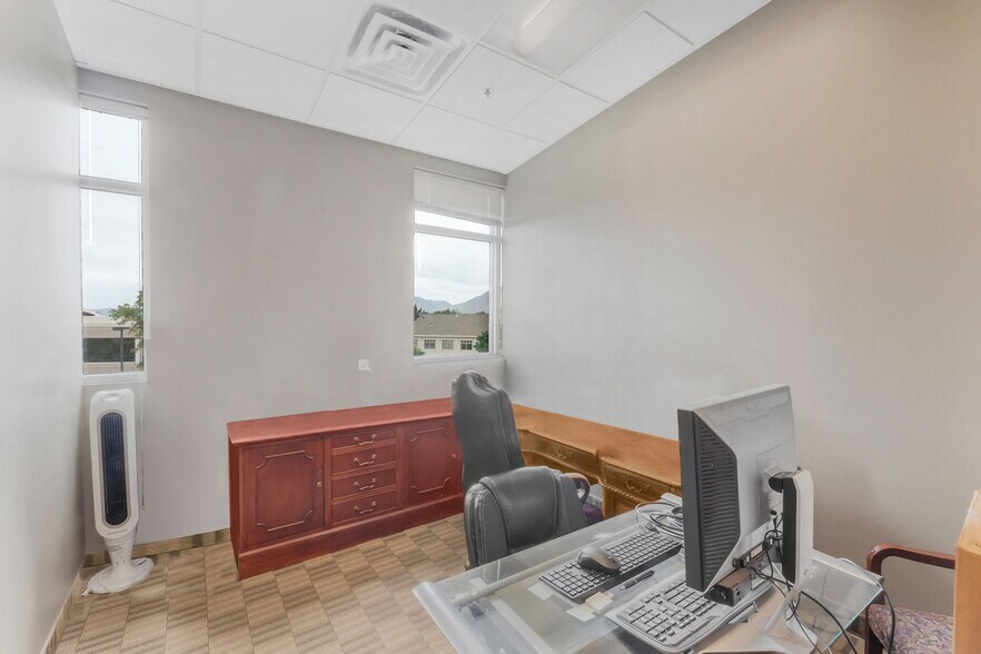 More Photos Of 7430 S Creek Rd, Sandy Office For Lease