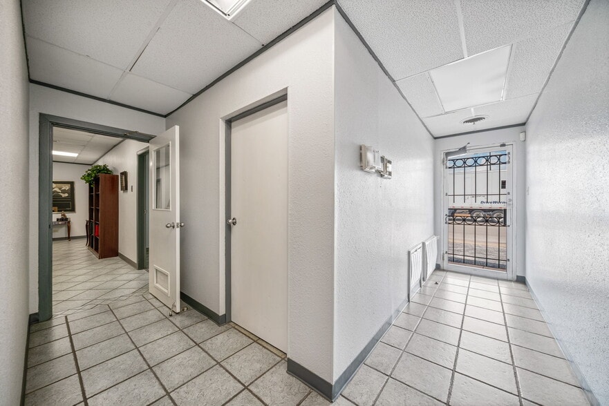 More Photos Of 201 W Poplar St, San Antonio Medical For Sale