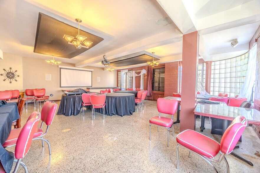 More Photos Of 201 W Commercial St, Lebanon Office For Sale