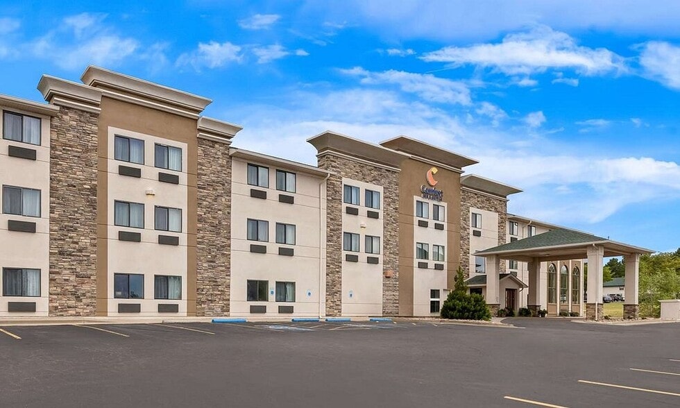 Primary Photo Of 3910 Outlook Blvd, Pueblo Hotel For Sale