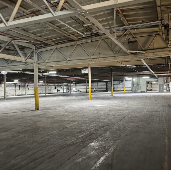 More Photos Of 4250 Bells Ln, Louisville Manufacturing For Sale