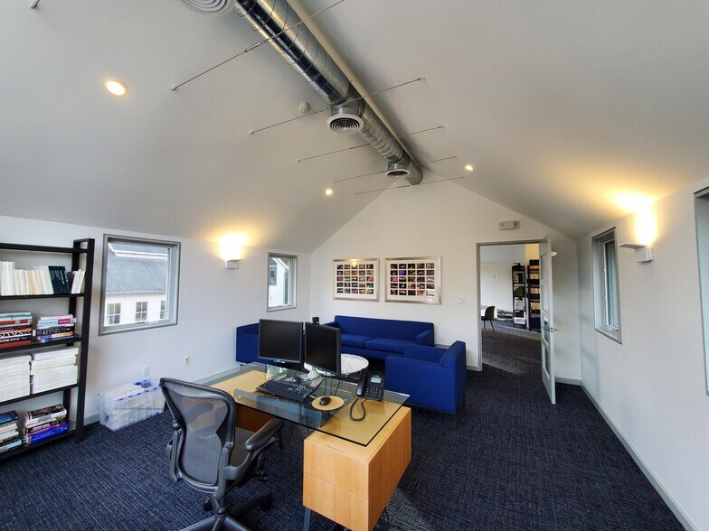 More Photos Of 59 Wilton Rd, Westport Office For Lease