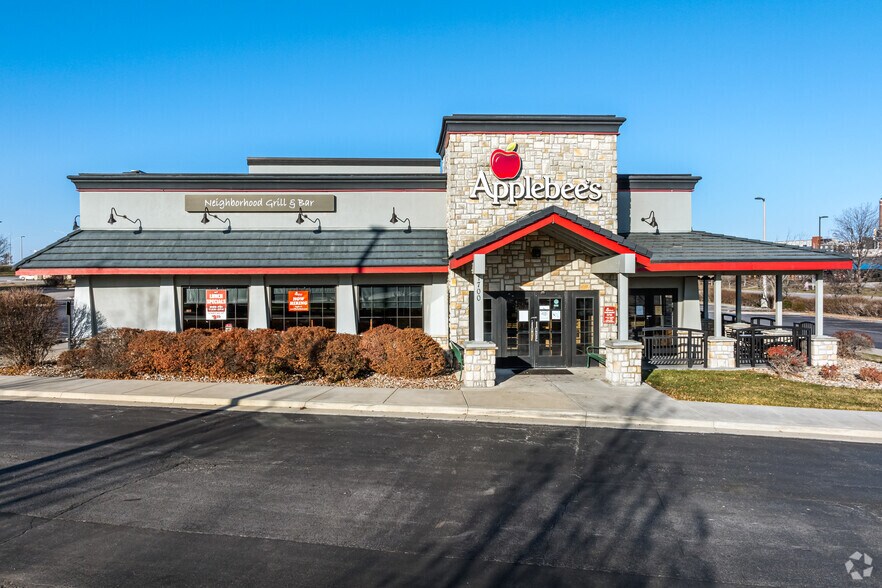 More Photos Of 1700 Village West Pky, Kansas City Restaurant For Lease