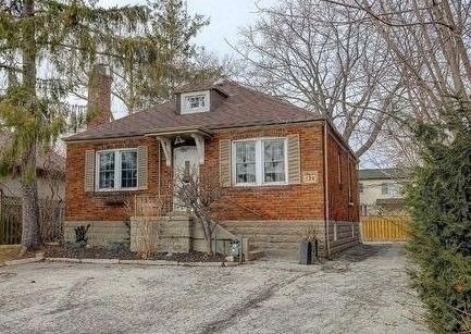 Primary Photo Of 324 Lakeshore Rd E, Mississauga Office For Sale