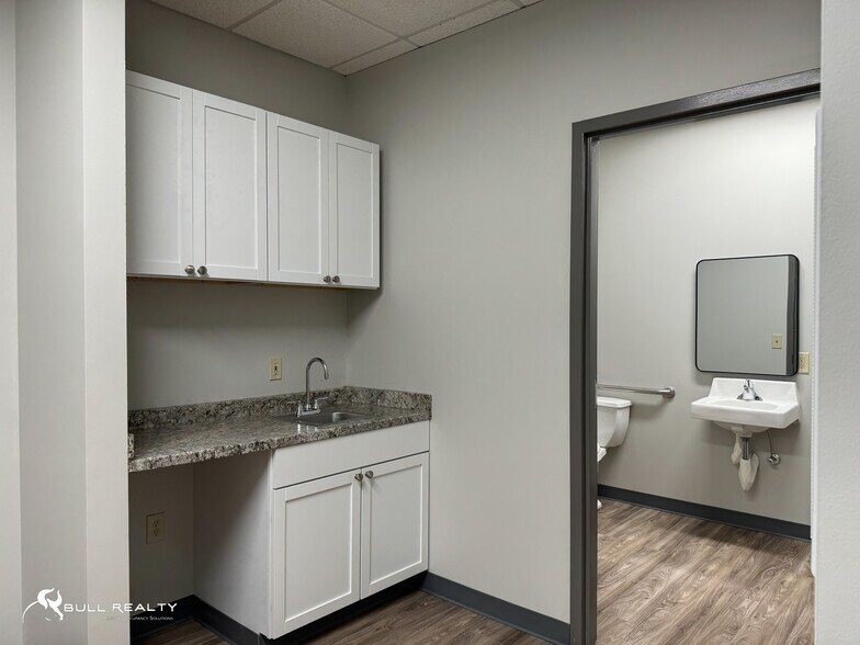 More Photos Of 1925 Vaughn Rd NW, Kennesaw Office For Lease