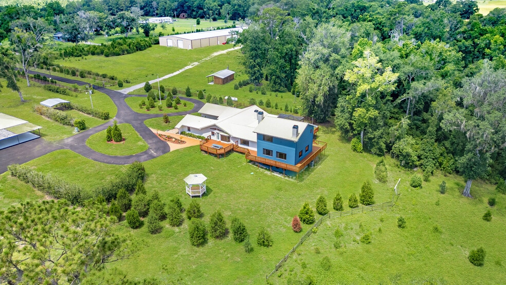 More Photos Of 27255 Hickory Hill Rd, Brooksville Specialty For Sale