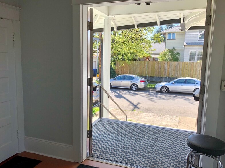 More Photos Of 7809 NE Everett St, Portland Religious Facility For Lease