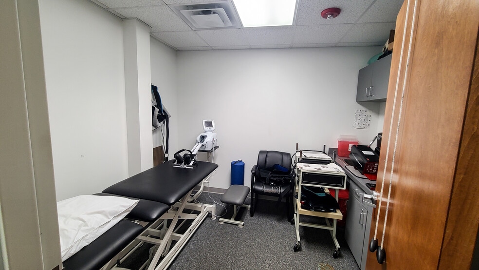 More Photos Of 559 Centre View Blvd, Crestview Hills Office For Sale