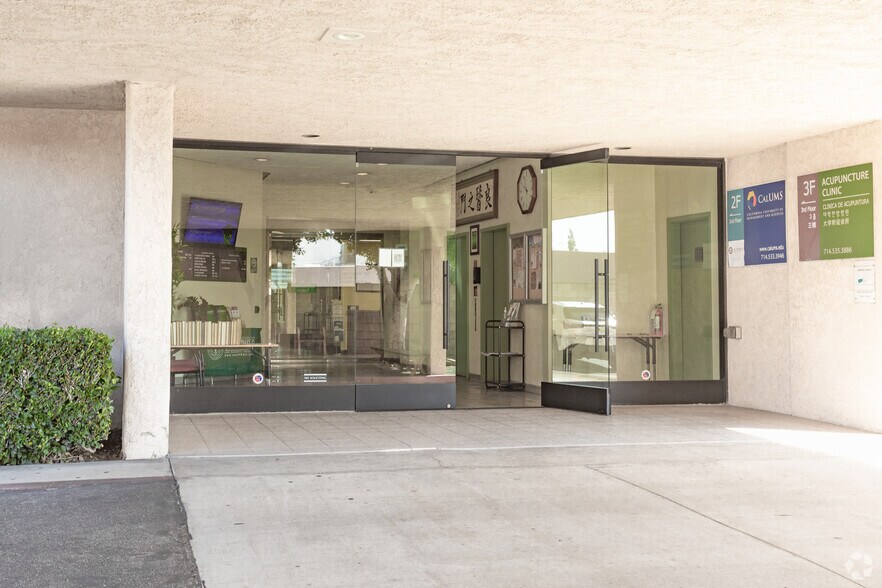 More Photos Of 1126 N Brookhurst St, Anaheim Office For Sale