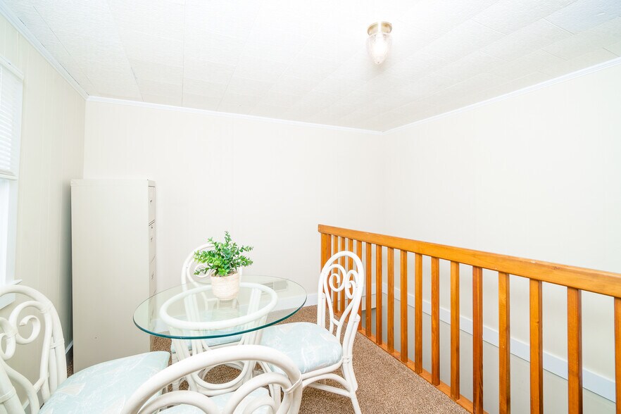 More Photos Of 1113 Lennoxville Rd, Beaufort Loft Creative Space For Sale