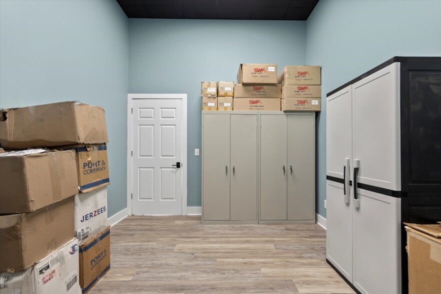 More Photos Of 102 Gin Oak Ct, Madison Freestanding For Sale