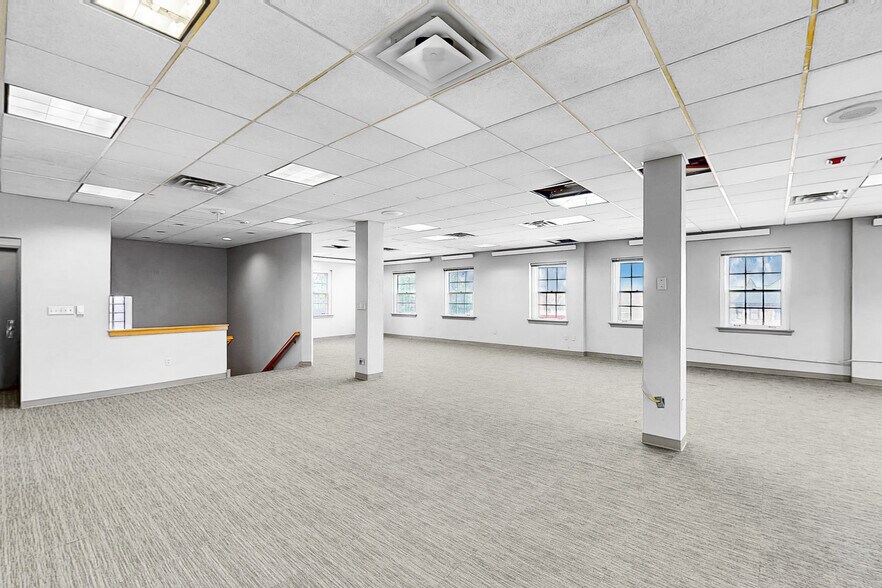 More Photos Of 2200 Grand Ave, Des Moines Office For Sale