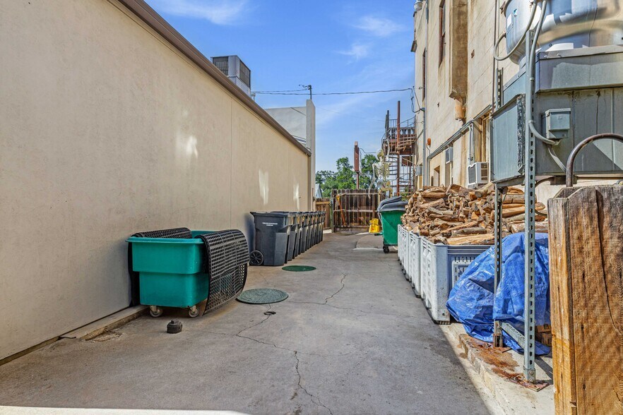 More Photos Of 30048 Yosemite Blvd, La Grange Bar For Sale