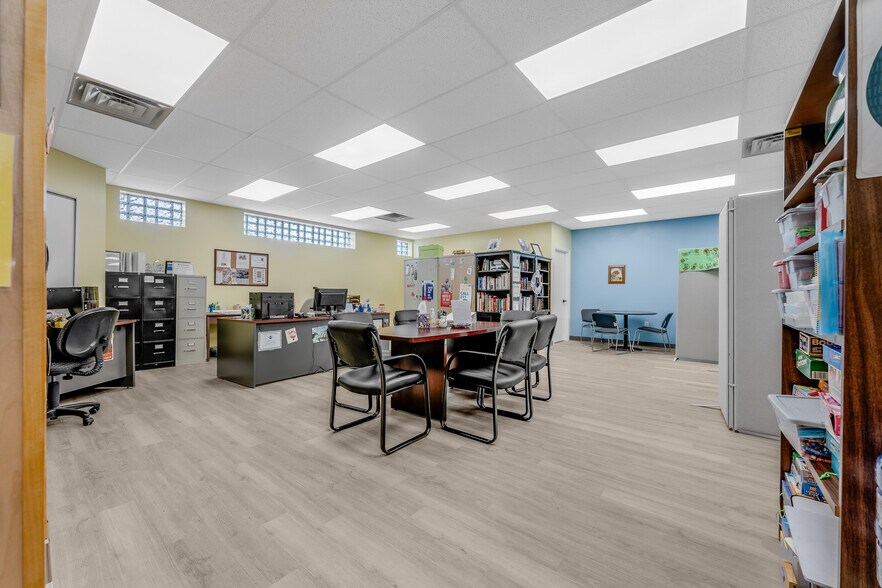 More Photos Of 205 10th St, Fairmont Office For Sale