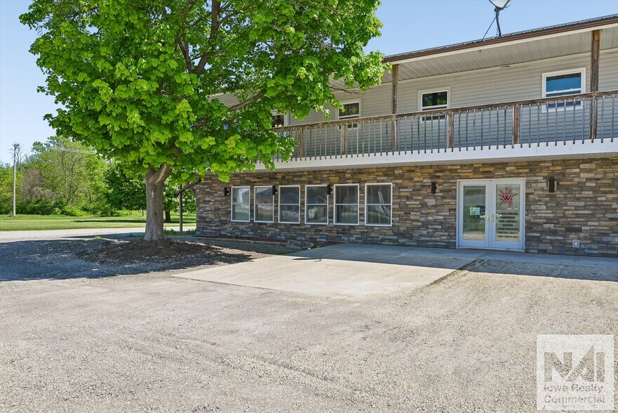 More Photos Of 520 Franklin St, Center Point Industrial For Sale