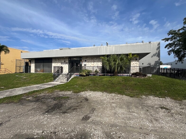 Primary Photo Of 5295 NW 163rd St, Miami Lakes Warehouse For Lease